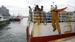 Foto de archivo de tripulantes de un pincheiro de Gan Sol en el puerto de Burela.