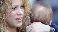 Shakira, con su hijo peque�o, durante un encuentro entre el Barcelona y el Valencia en abril del 2015.