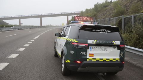 La autova A-8 permancece cortada en ambos sentidos en el tramo donde se ha producido el accidente mltiple