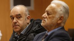 Manuel Reija y su hermano Miguel, en el banquillo de la Audiencia Provincial de A Coru�a.
