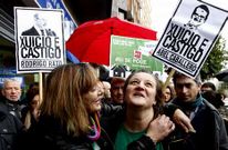 La plataforma antidesahucios de Vigo apoya a una mujer que iba a perder su vivienda. 