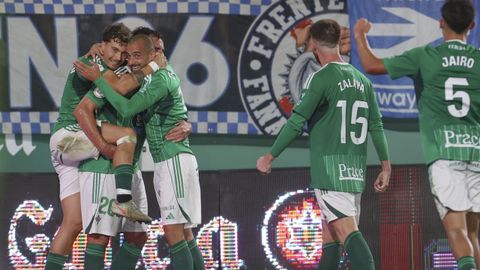 Jugadores del Racing celebrando un gol en A Malata este curso. 