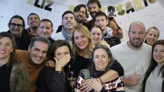 Mara Lara (en el centro) celebr el 20. aniversario de su estudio de fotografa, Tragaluz, rodeada de amigos