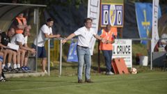 Juan Antonio Anquela durante el triangular que Real Oviedo, Deportivo Alav�s y Real Valladolid han jugado en El Berr�n