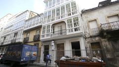 Edificio de la calle Mar�a que acaba de ser rehabilitado por la iniciativa privada y con viviendas a la venta