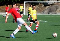 El San Mart�n arroll� al Arousa, que apenas inquiet� a los locales en alguna acci�n a bal�n parado.