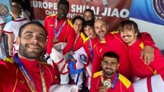 Los luchadores ourensanos de la selecci�n espa�ola, con sus medallas en el europeo de shuaijiao.