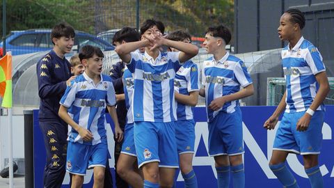 Santi Dur�n celebra uno de los 40 goles marcados a lo largo de esta campa�a, con Gael Seijo a la derecha.