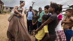 Angelina Jolie con los refugiados venezolanos en Colombia