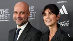 Pep Guardiola y su mujer Cristina Serra, en una imagen de archivo