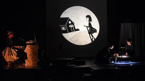 Noche blanca de Oviedo. �A�os Luz� llen� el teatro de Pumar�n 