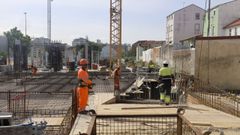 Obras de construcci�n de viviendas en O Bert�n, el pasado mes de abril.
