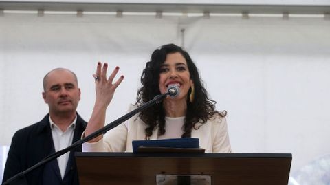 Luc�a P�rez tam�n cantou durante o seu preg�n