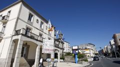La vida pol�tica de Monterroso (a la izquierda, la Casa do Concello) se tensa estos d�as