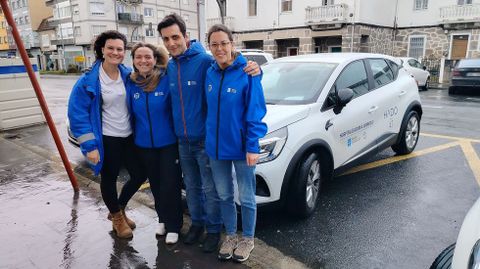 Las enfermeras Soraya Guiti�n y Mar�a Jos� Mill�n y los m�dicos Dar�o Casas y Clara Casar, integrantes de los dos equipos HADO de Monforte que estaban de servicio este mi�rcoles por la ma�ana, y que acudieron a Chantada para la presentaci�n de la ampliaci�n del servicio. Soraya Guiti�n, de O Savi�ao, y Clara Casar, de Monforte, son nuevos en el servicio. Mar�a Jos� Mill�n, de C�rdoba, y Dar�o Casas, de Cangas, ya trabajaban en �l