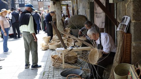 Os artesns traballaron en vivo e explicaron os segredos dos seus oficios