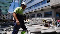 Un herido al caer un andamio en el edificio de la casa del mar