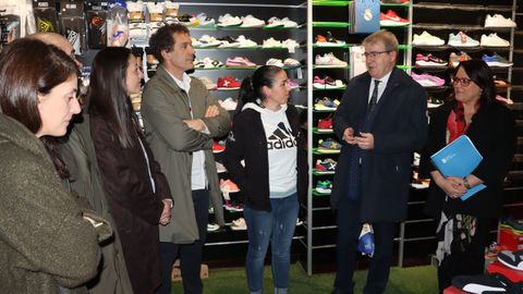 Visita de Manuel Pardo a establecimientos del CCA de O Carballi�o.