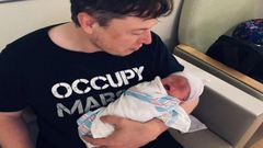 Elon Musk con su hijo X � A-XII 