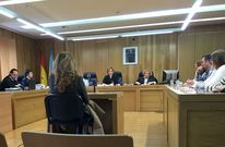 La acusada, de espaldas, durante el juicio celebrado en la Audiencia Provincial de Lugo. 