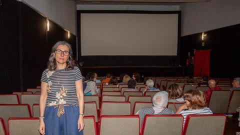 Ana Bel�n en la sala, antes de la proyecci�n de pel�cula