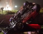 <span lang= es-es >En la EP-8004</span>. En la madrugada del sbado, un BMW sufri una salida de va, impact brutalmente contra el viaducto del tren y fue proyectado contra una farola y un muro. 