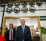 Luis Penido, gerente de Trameve, acompa ayer a Pachi Vzquez en una visita a su empresa.
