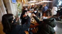 Ambiente en el centro de Lugo el primer d�a con cierre a las 21.00 horas