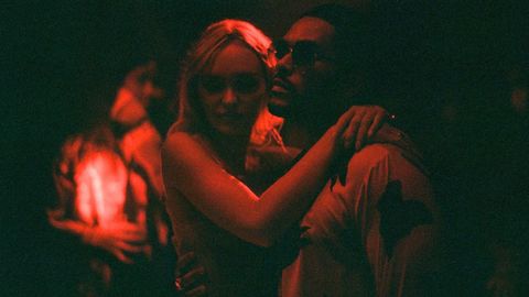Lily-Rose Deep y Abel Tesfaye (The Weeknd) en una de las escenas de la serie.