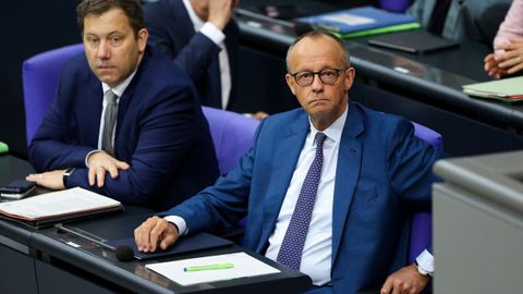 El canciller Merz y su ministro de Finanzas, Lars Klingbeil, en el Bundestag