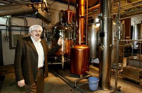 Jos Alvela es miembro del Consello Regulador de Augardentes de Galicia.