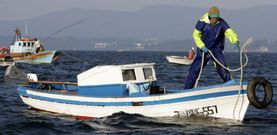 La flota de mariscadores despedir� ma�ana, dos meses antes de lo debido, la campa�a en Lombos, Boh�do y Cab�o. 