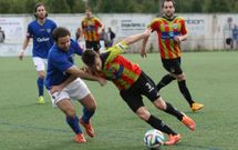 El carball�s Moreira y Pablo Vidal en una jugada ante la mitad de Roberto Pi�eiro y Den�s. 
