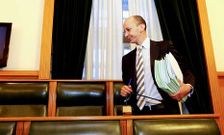 Quiroga, a quien la oposici�n reconoci� su voluntad de consenso, defendi� el plan del gobierno. 