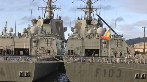 Dos de las cinco fragatas F-100, en una foto de archivo en el Arsenal de Ferrol