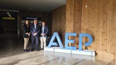 Isabel Caas, directora de relaciones externas de Congalsa; Miguel Matos, director de relaciones institucionales de la patronal portuguesa, y Luis Simarro Lpez, responsable de filiales de la corporacin empresarial Congalsa