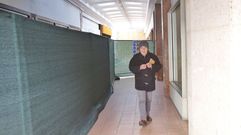 Armando Guerra, �nico inquilino que contin�a en el edificio de Guti�rrez Mellado que la promotora Hercor ha comenzado a desmantelar. 