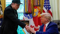 Trump despidi a Musk como lder del DOGEel 30 de mayo y le entreg la llave de la Casa Blanca baada en oro.
