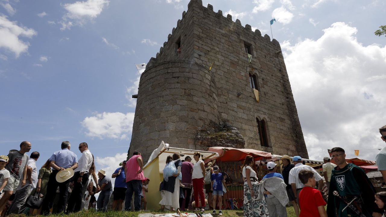 Alfoz do Castrodouro festejará este domingo su nuevo nombre: «lanzaranse tres foguetes, un por cada palabra, desde o castelo»