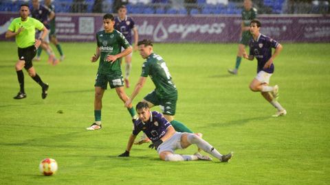 La presi�n local dificulta la salida de bal�n de Diego Moreno
