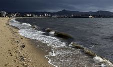 Los primeros s�ntomas del temporal que se avecinaba se dejaban ver ayer en A Compostela. 