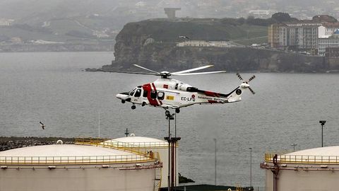 El Helimer abandona su base en el puerto de Gij�n para reincorporarse a las labores de b�squeda