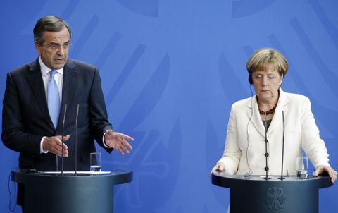 La canciller alemana Angela Merkel y el mandatario griego Antoni Samaras, en septiembre. 