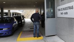 Imagen del pasado d�a 4, en la zona de pruebas de coronavirus del Hospital da Mari�a