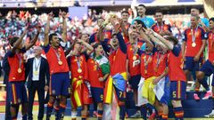 Los jugadores de la selecci�n espa�ola, celebrando la Copa que gan� en el Mundial en la gran final