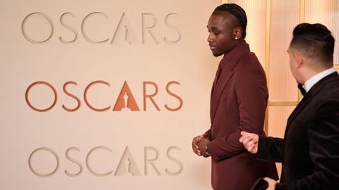 El actor y cantante Miles Caton, protagonista de �Los pecadores�, con traje de Amiri