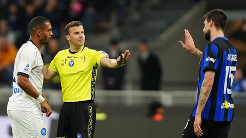 Juan Jesus y Acerbi.Juan Jesus tras recibir, supuestamente, insultos racistas por parte de Acerbi