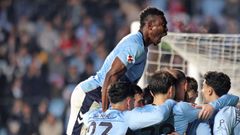 Joseph Aidoo, celebrando con sus compa�eros un gol del Celta esta �ltima temporada.