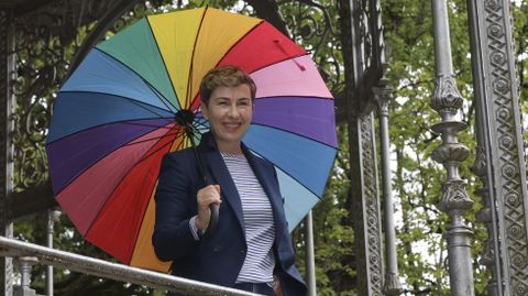 Sabela Liñeira en la Alameda de Santiago, ciudad en la que estudió diseño, en la Escola Mestre Mateo.