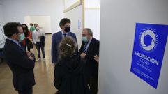 Ram�n Ares, a la derecha en el nuevo punto de vacunaci�n, valor� este martes la evoluci�n de los casos en Monforte